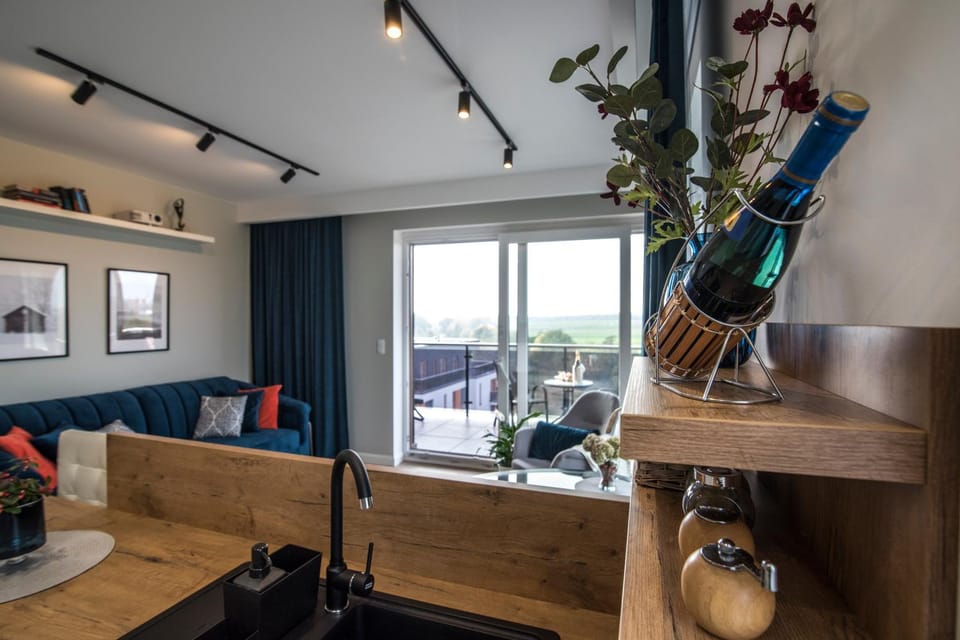 Living room, Seating area, Drinks, Alcoholic drinks