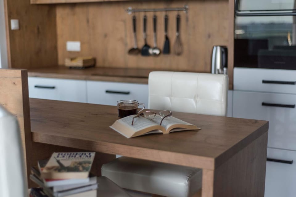 Kitchen or kitchenette, Lounge or bar