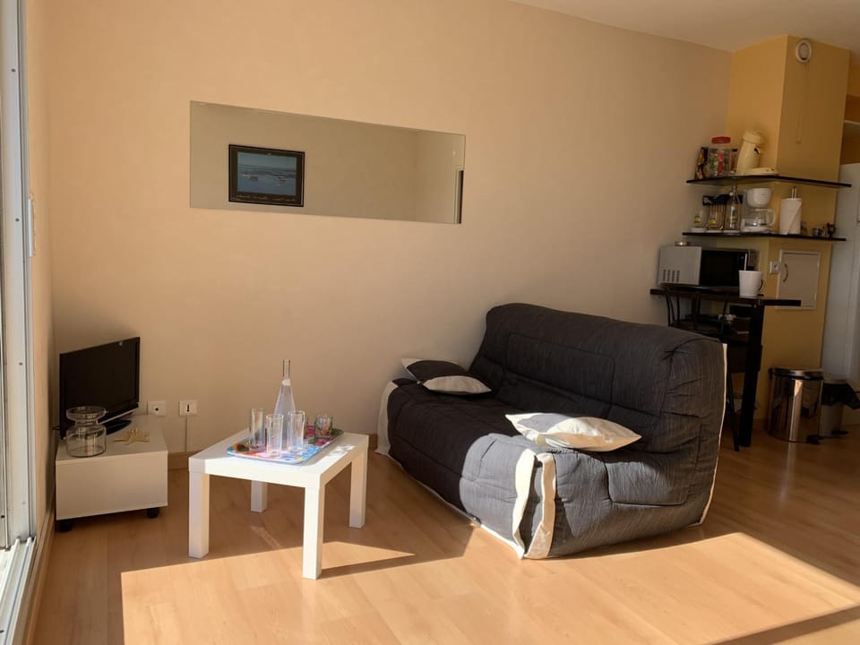 Magnifique T2 Duplex à Arcachon avec Terrasse, WiFi, à 100m de la Plage - FR-1-374-160 Apartment in Arcachon