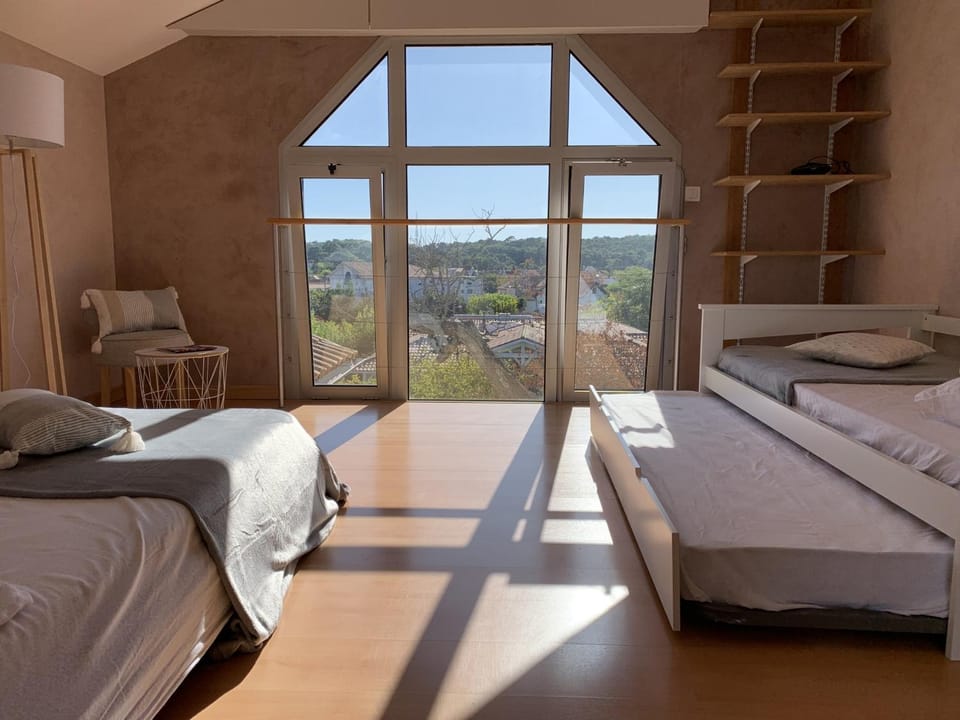 Magnifique T2 Duplex à Arcachon avec Terrasse, WiFi, à 100m de la Plage - FR-1-374-160 Apartment in Arcachon