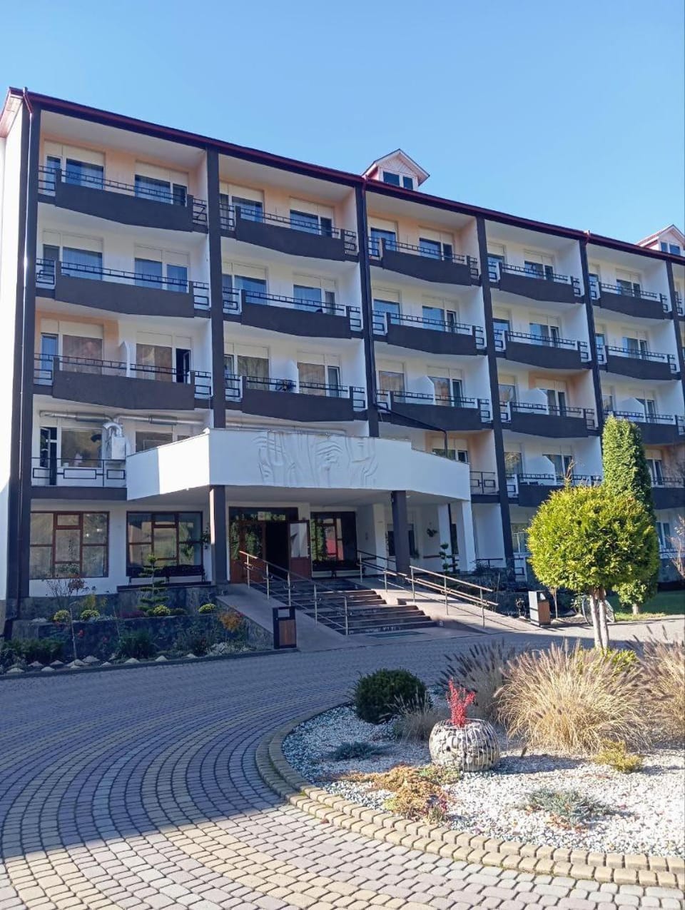 Facade/entrance