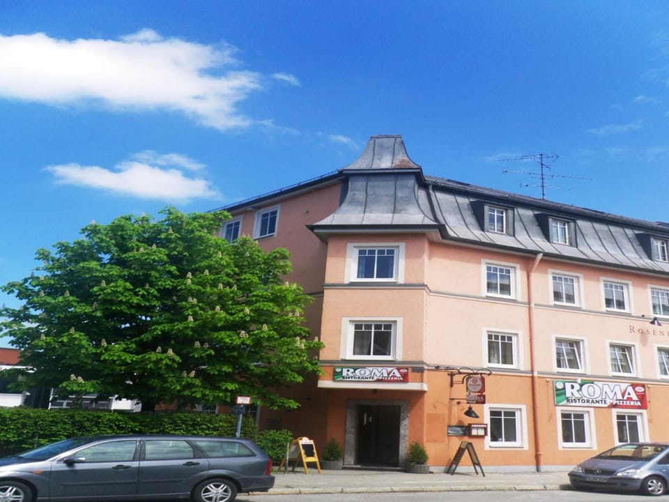 Facade/entrance