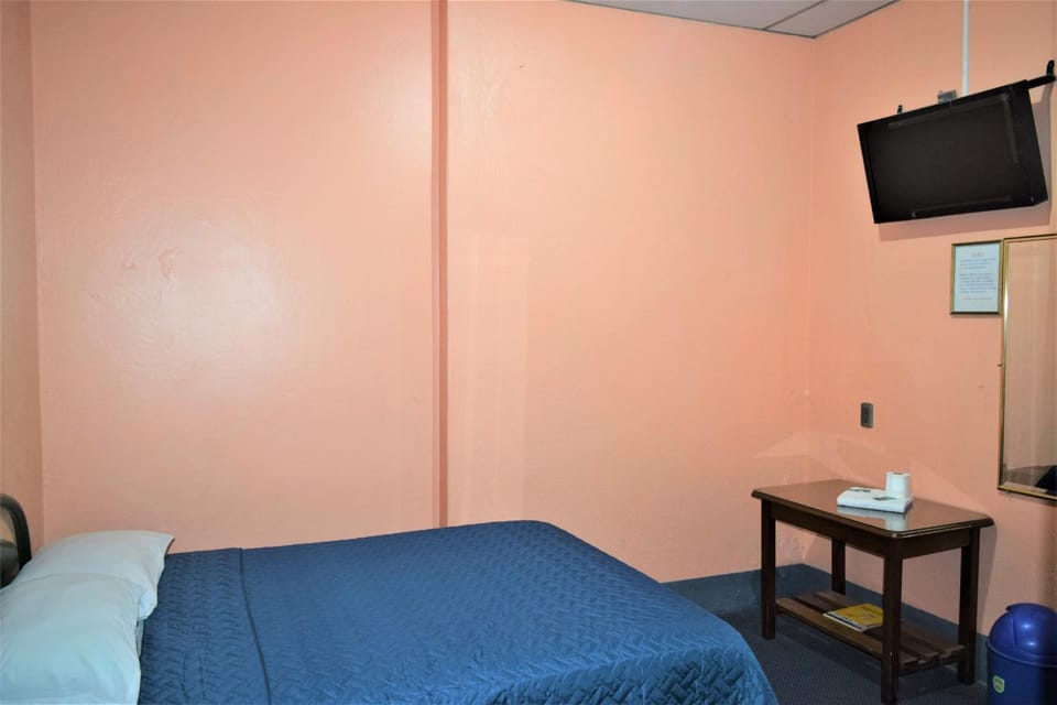 TV and multimedia, Photo of the whole room, Bedroom