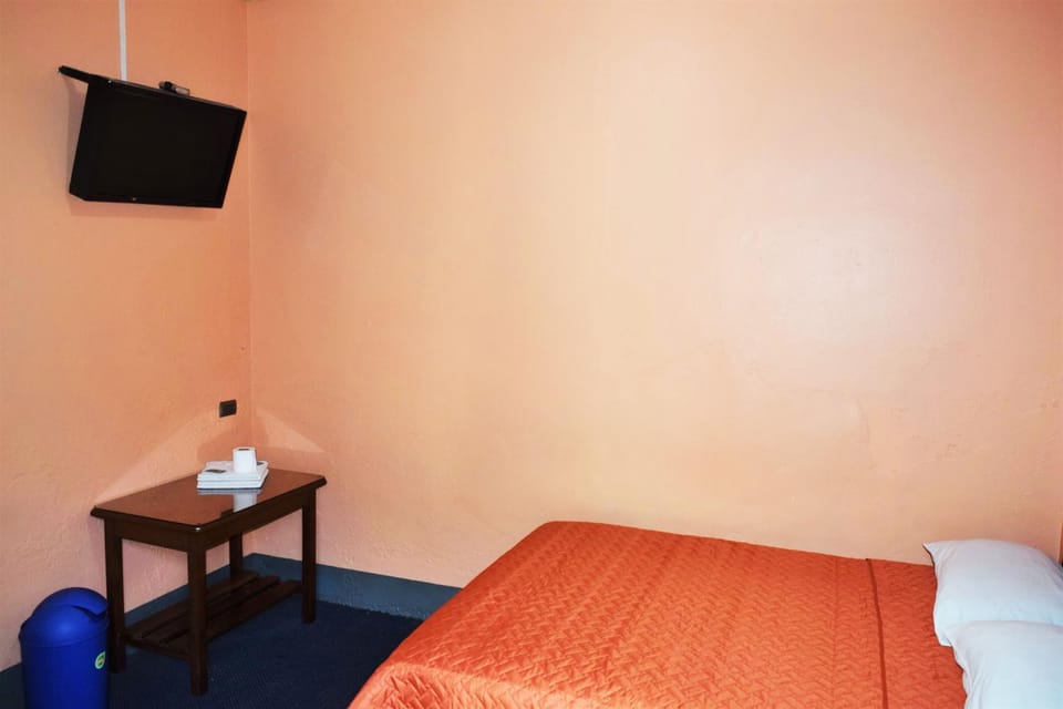 TV and multimedia, Photo of the whole room, Bedroom
