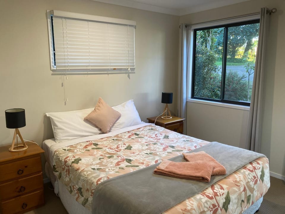 Flame Tree Chalet House in Reesville