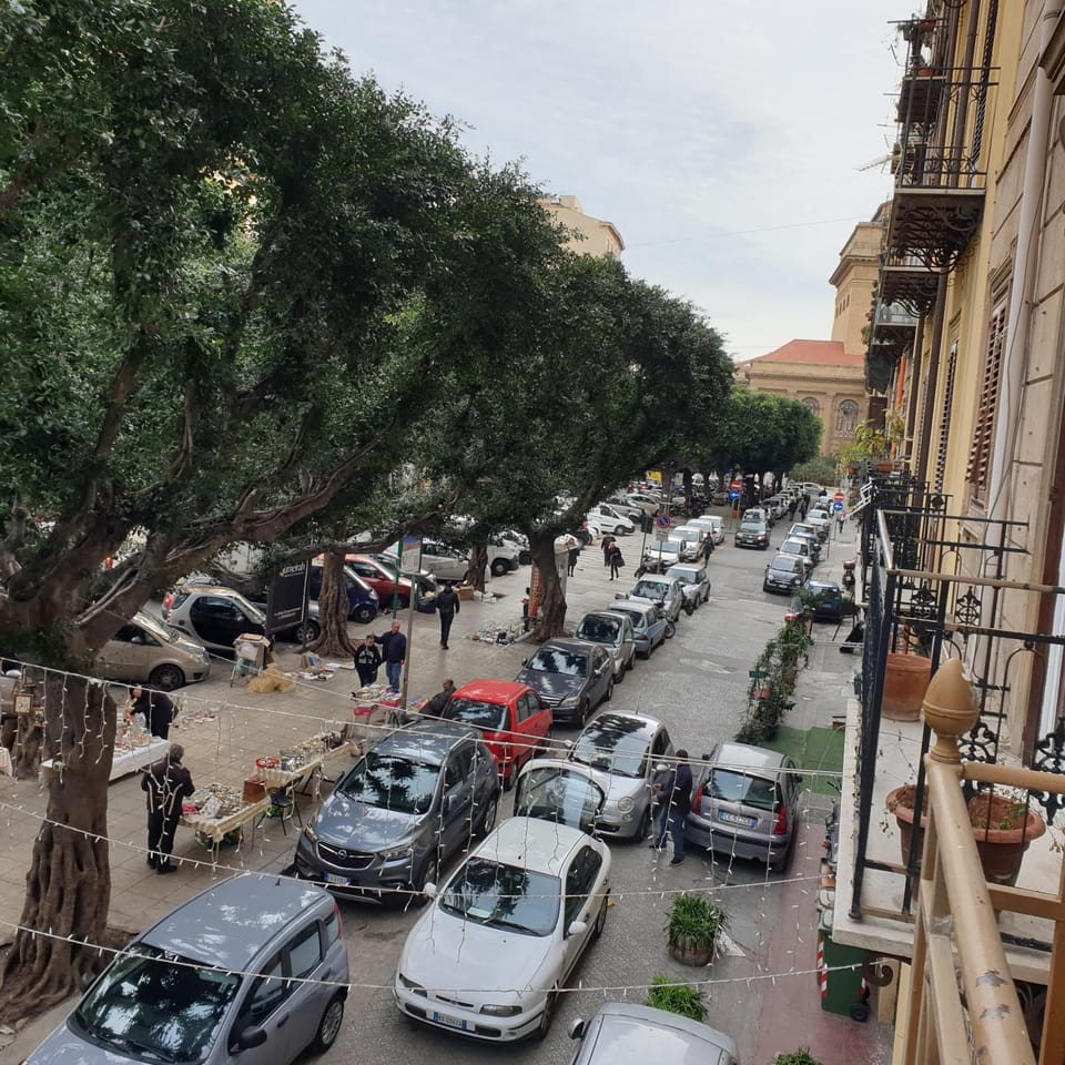 Nearby landmark, Street view