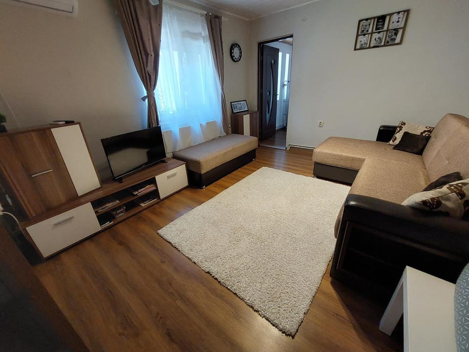 TV and multimedia, Living room, Photo of the whole room, Seating area