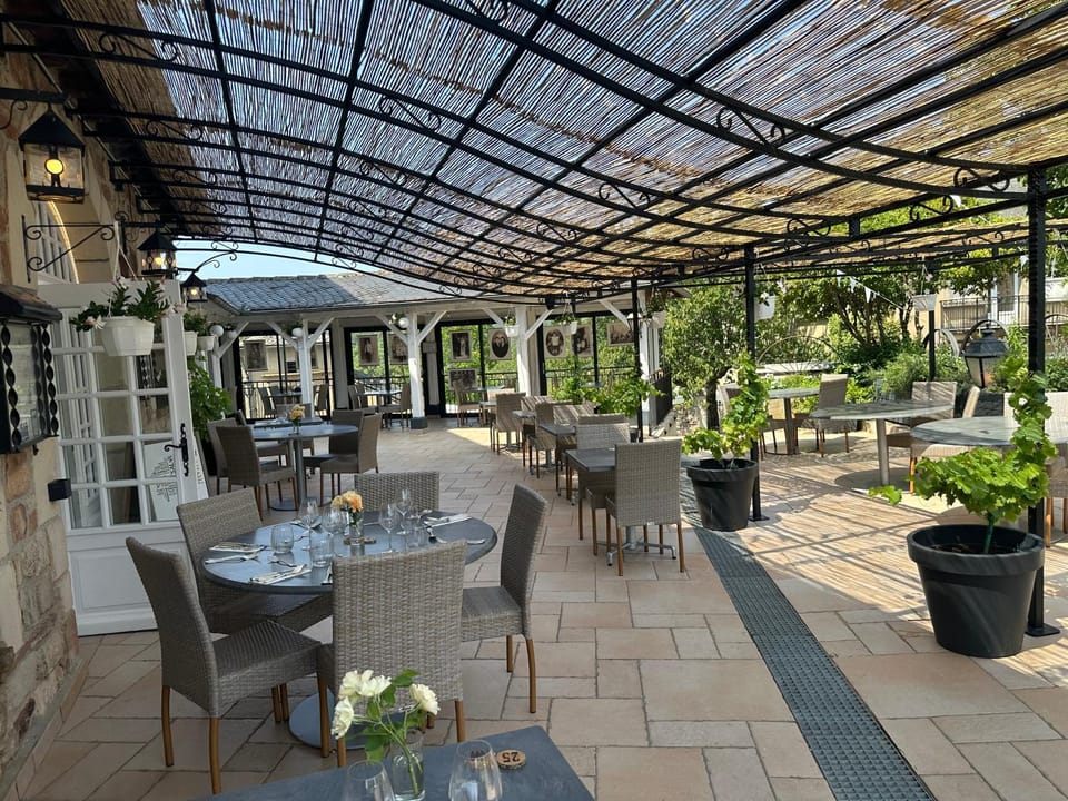 Property building, Restaurant/places to eat
