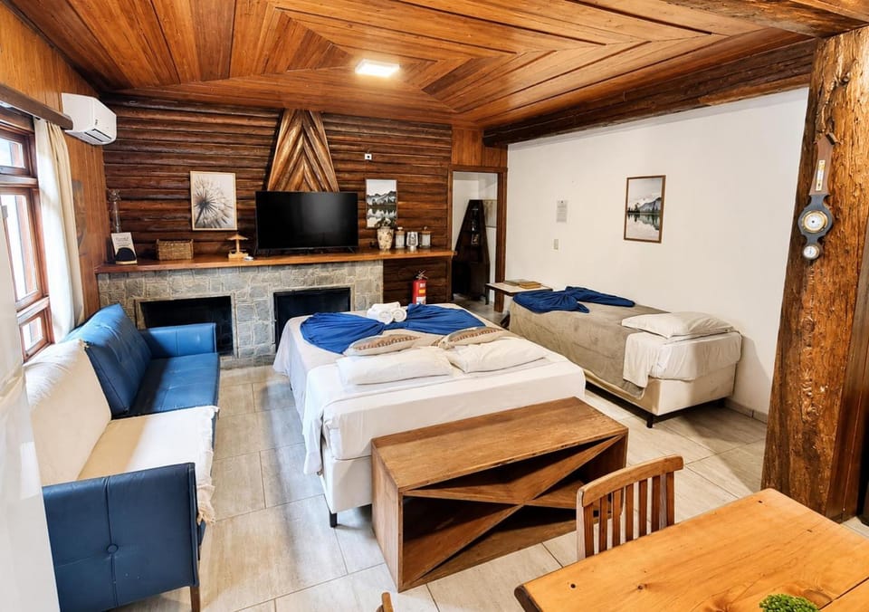 Bedroom, fireplace