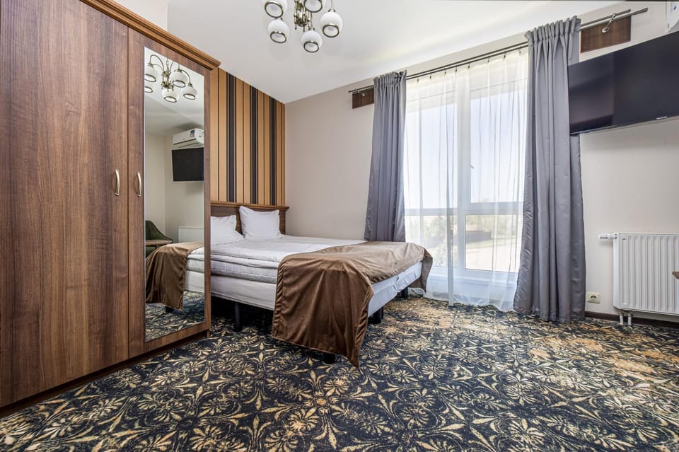 Bed, Photo of the whole room, Bedroom, air conditioner