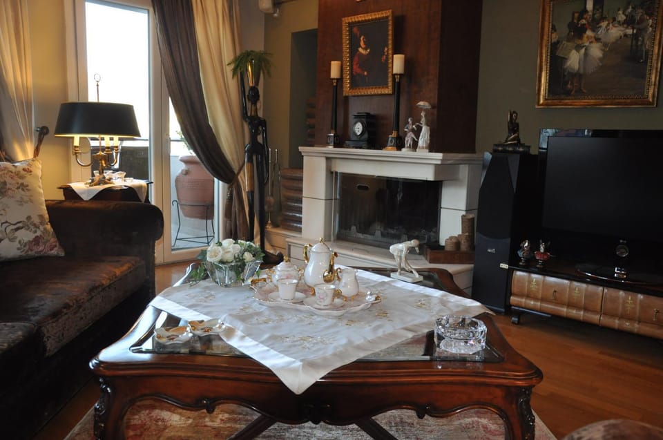 Living room, Seating area