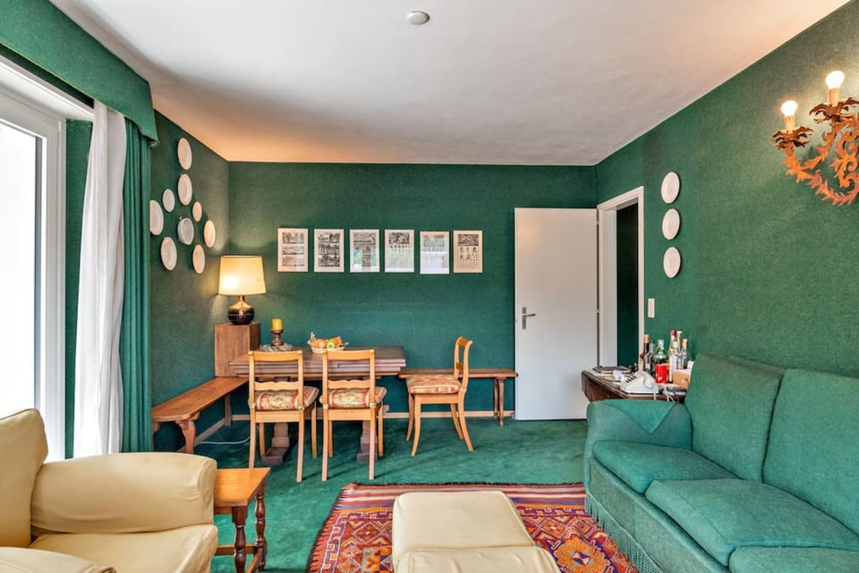 Communal lounge/ TV room, Living room