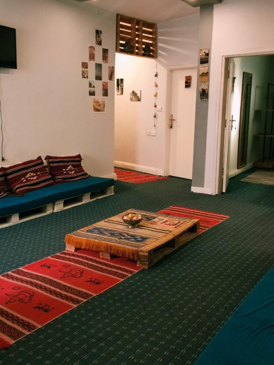 Communal lounge/ TV room