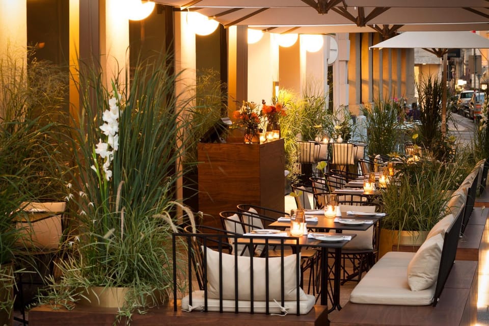 Restaurant/places to eat, Balcony/Terrace