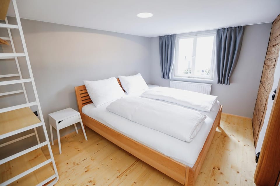 Photo of the whole room, Bedroom