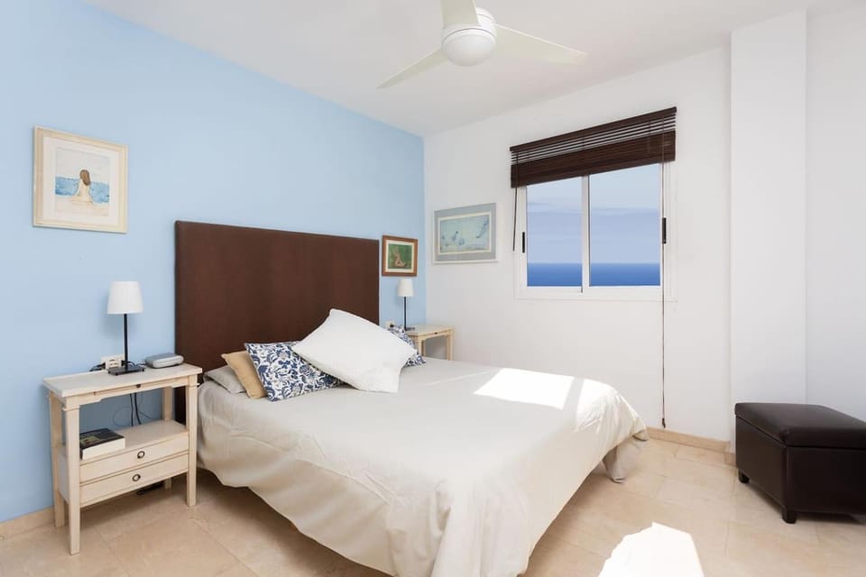 Photo of the whole room, Bedroom, Sea view