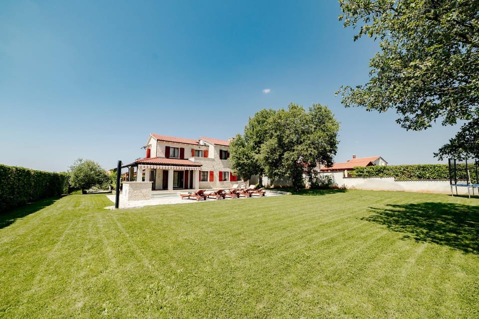Property building, Garden, Garden view