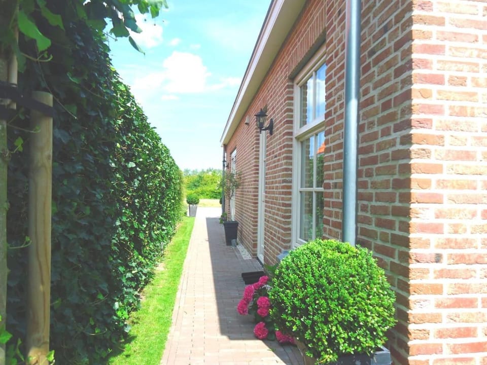 Luxe vakantiewoning Zeeduinsepoort met Sauna House in Oostkapelle