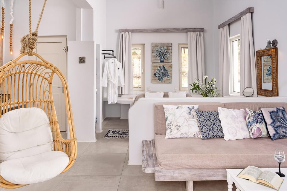 Bed, Living room, Seating area, Bedroom