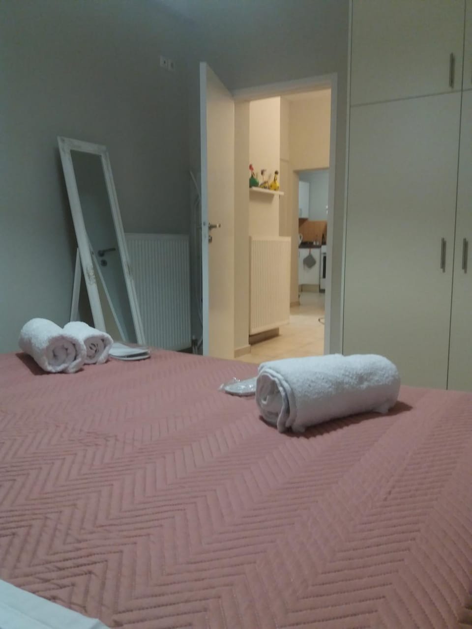Photo of the whole room, towels, wardrobe