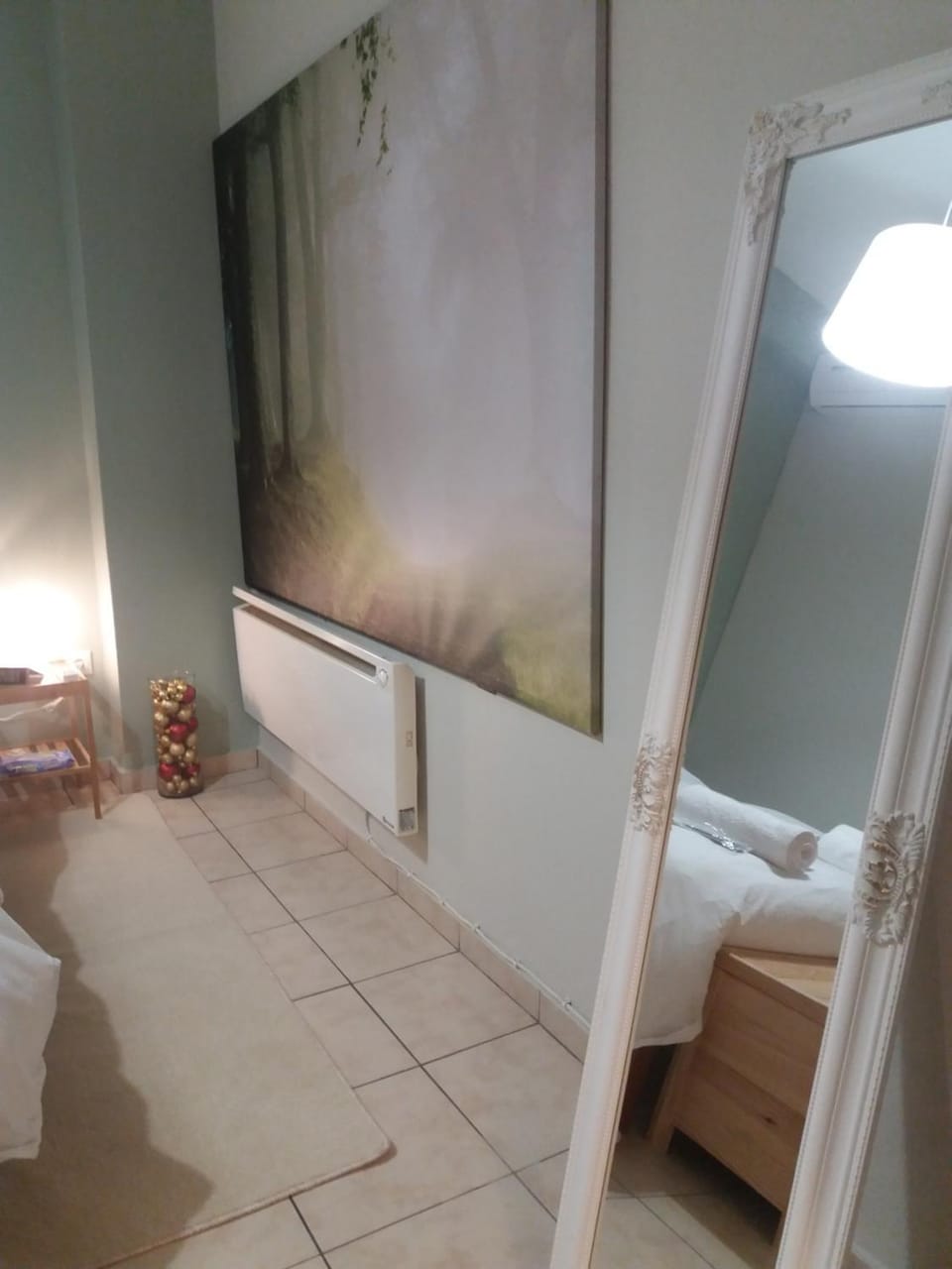 Photo of the whole room, Bedroom