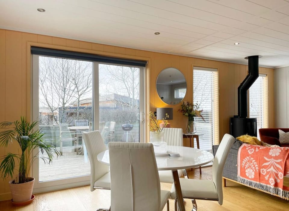 Balcony/Terrace, Living room, Seating area, Dining area, fireplace