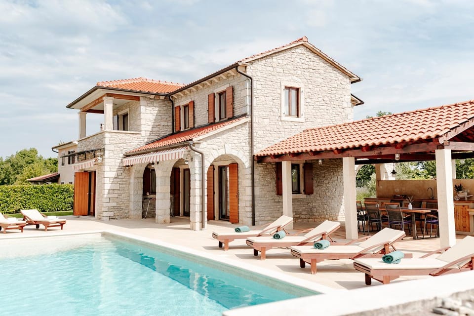 Property building, Patio, Pool view, Swimming pool, sunbed