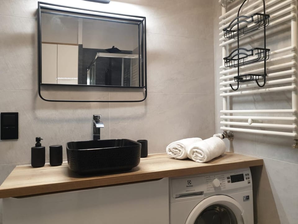 Bathroom, towels, washing machine, dryer