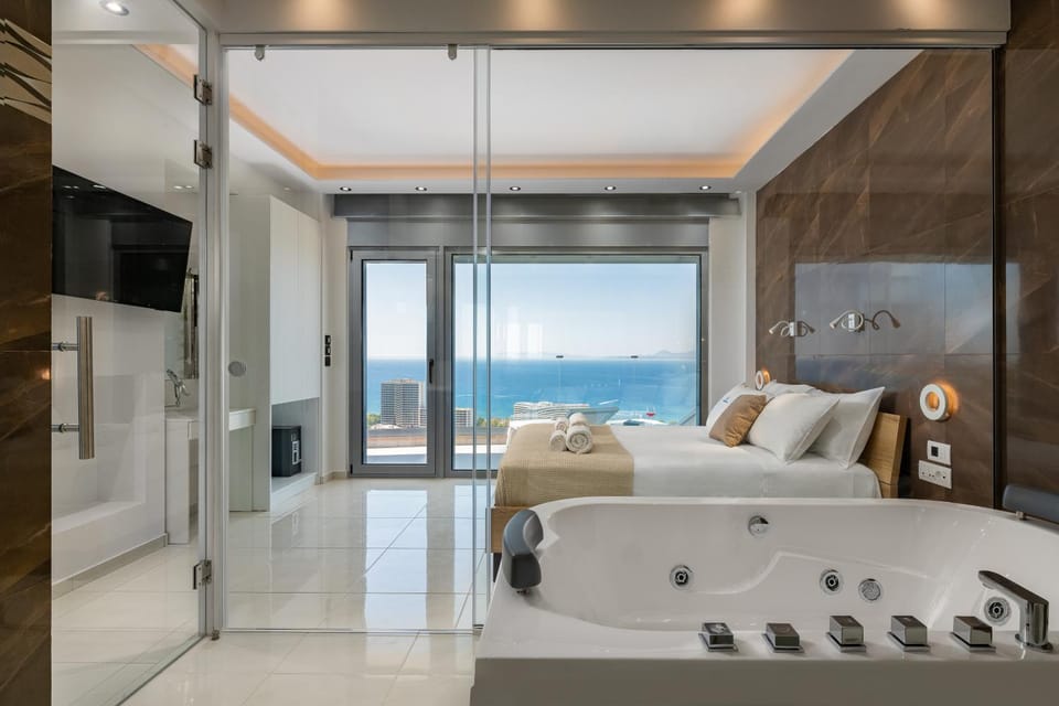 Shower, Toilet, Bed, Hot Tub, TV and multimedia, View (from property/room), Bedroom, Sea view, locker, wardrobe
