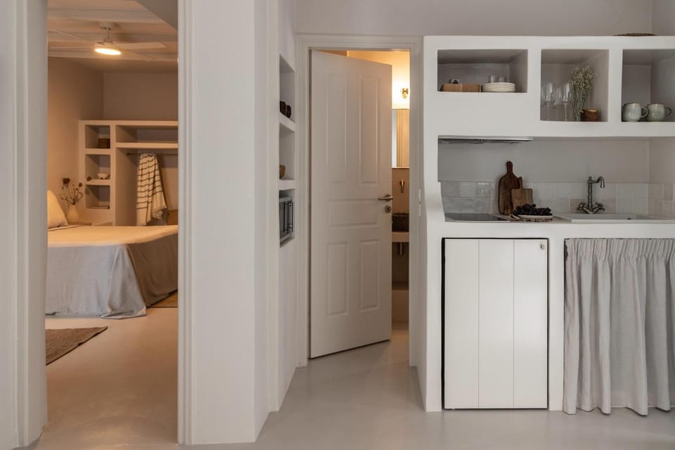 Bed, Kitchen or kitchenette, oven, wardrobe
