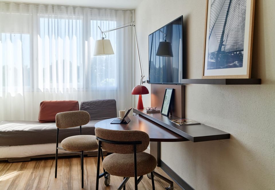 Photo of the whole room, Bedroom