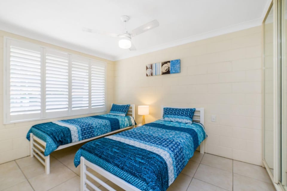 Bed, Bedroom, fireplace