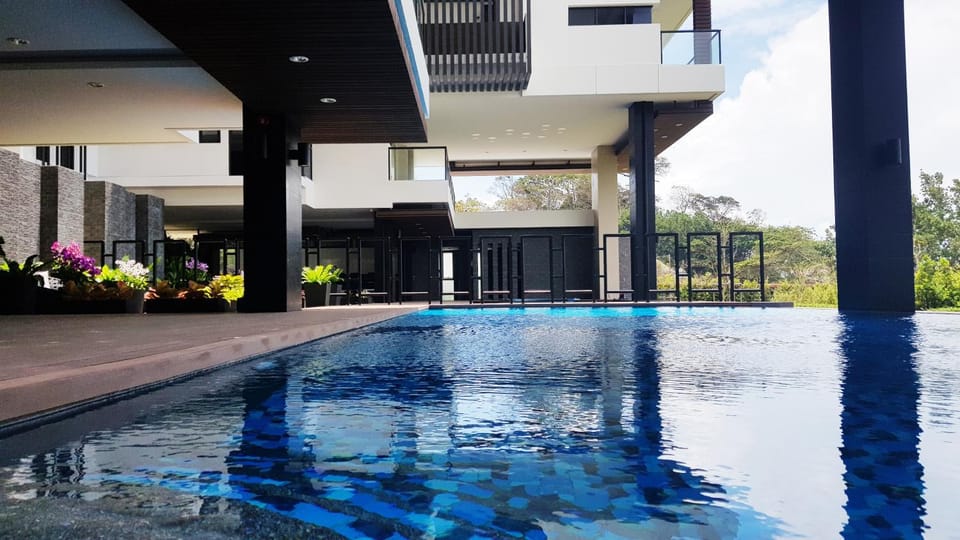 Property building, Day, Pool view, Swimming pool, Swimming pool