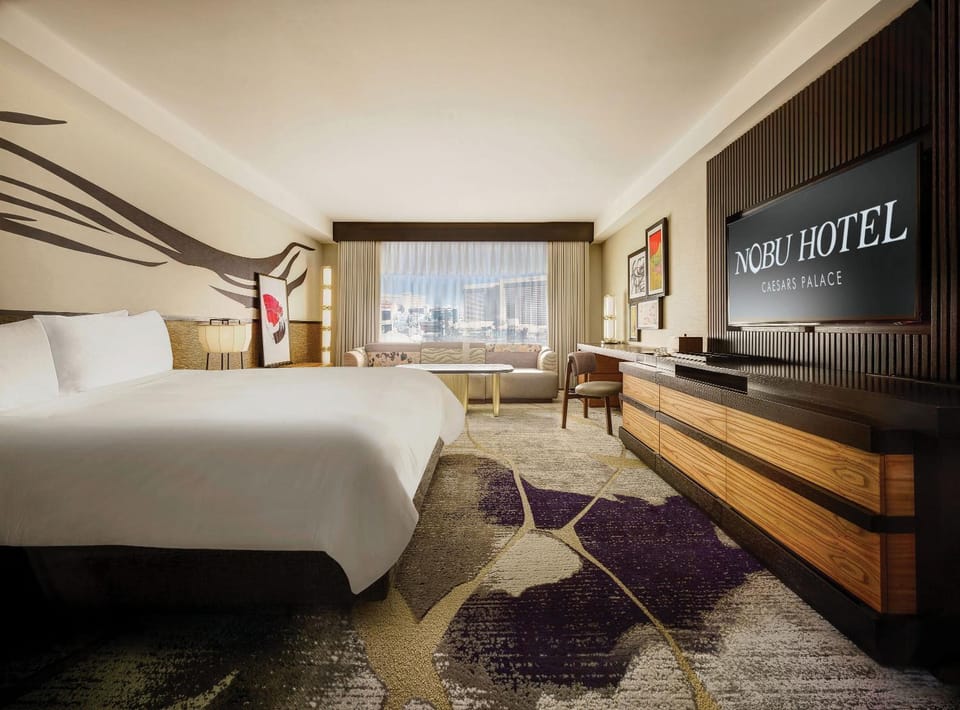 Bed, TV and multimedia, Seating area, Bedroom