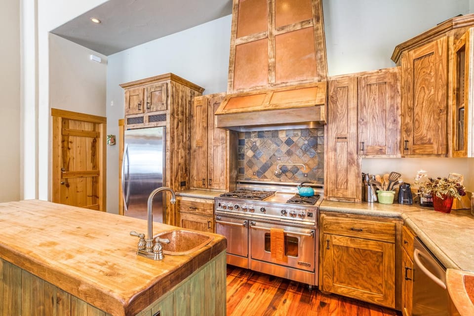 Bear Meadows Lodge - Hot Tub - Tahoe Donner Home House in Truckee