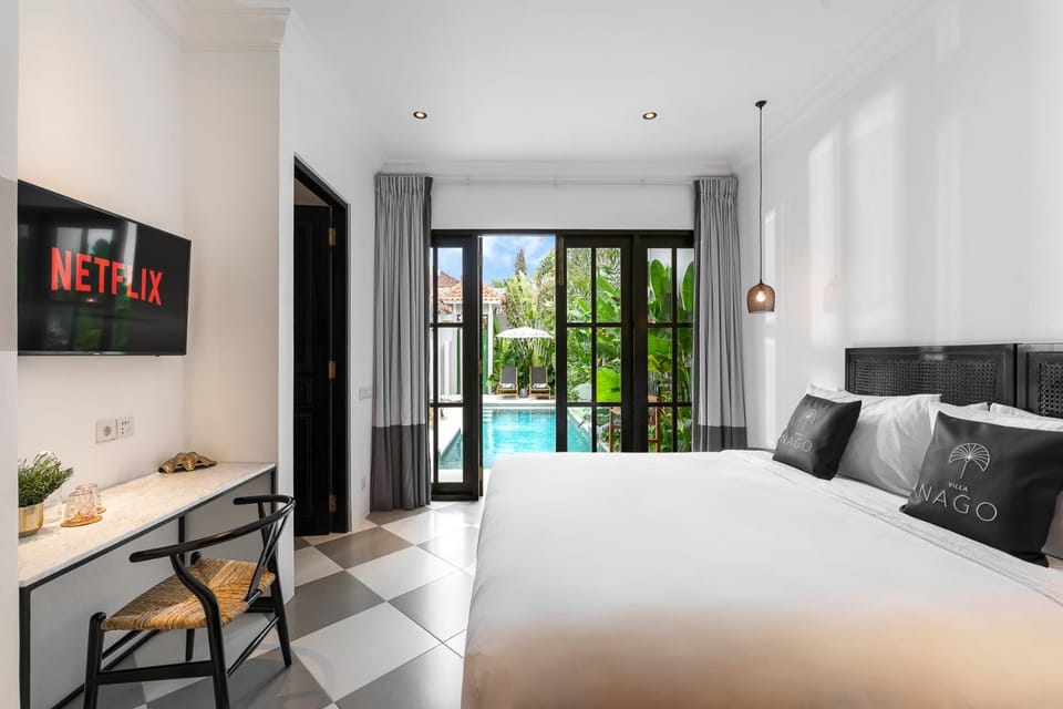 TV and multimedia, Bedroom, Pool view