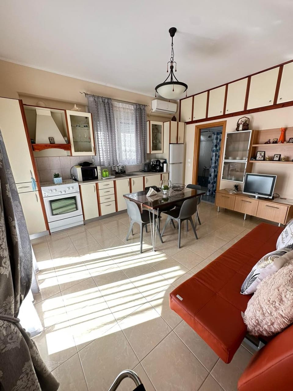 Living room, Seating area, Dining area, kitchen