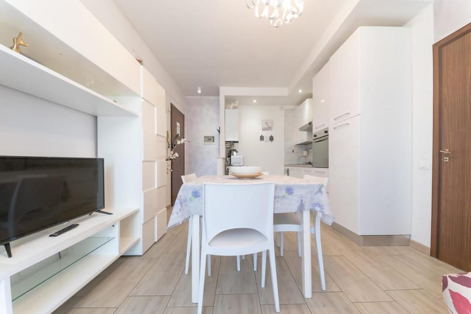 VIOLA CON SERVIZIO SPIAGGIA - LIDO ADRIANO House in Emilia-Romagna