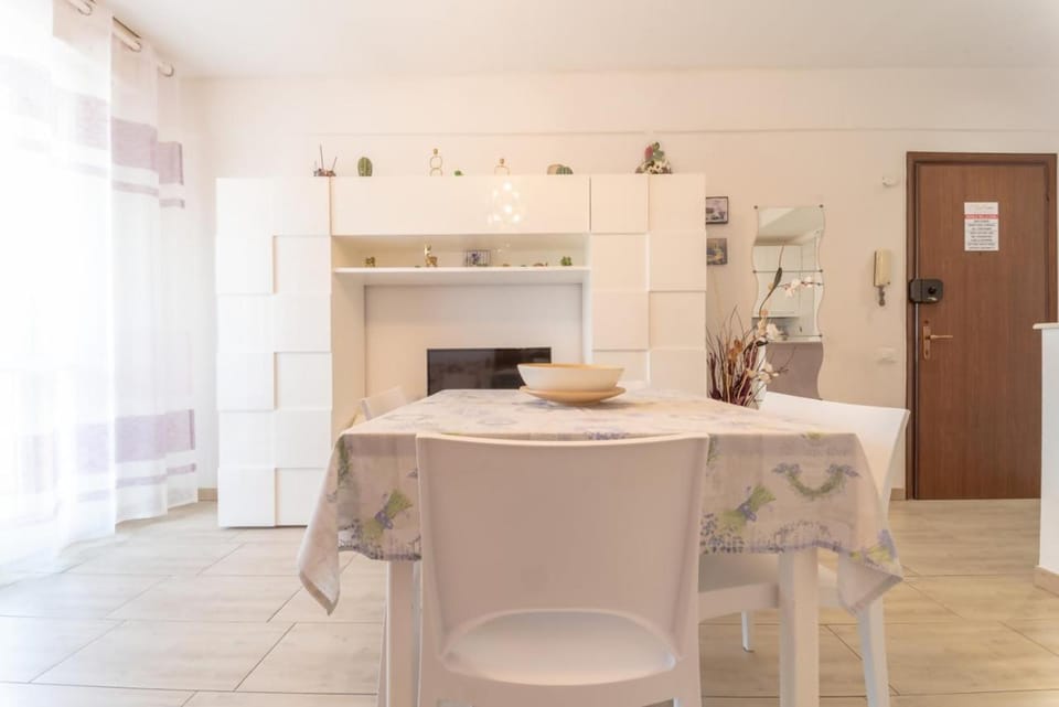 VIOLA CON SERVIZIO SPIAGGIA - LIDO ADRIANO House in Emilia-Romagna