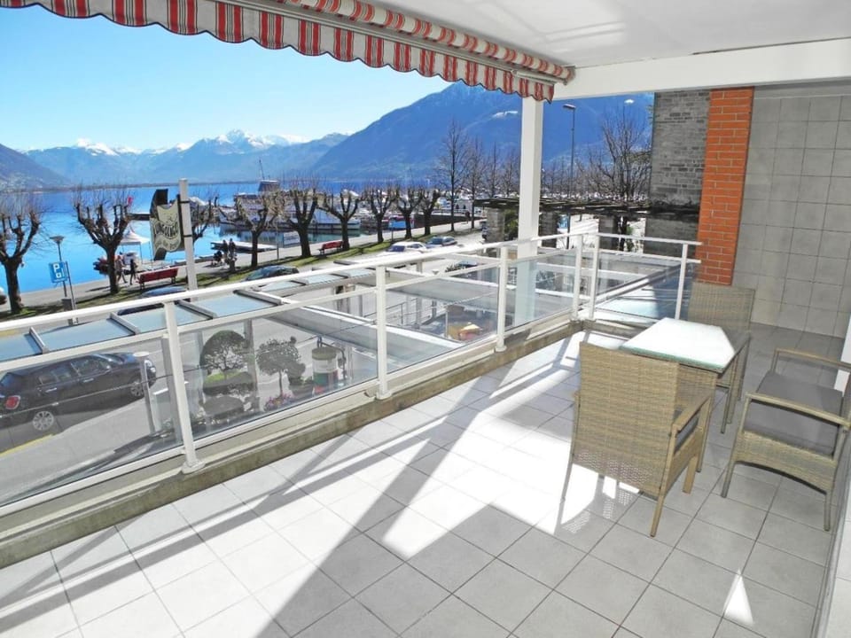 Balcony/Terrace, Mountain view