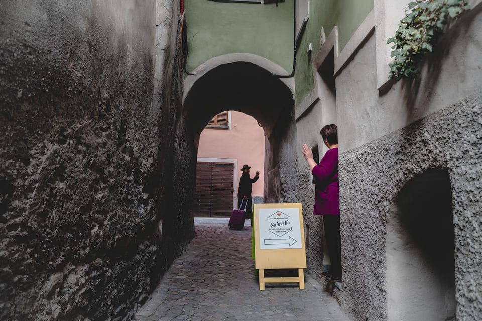 Guests, Street view