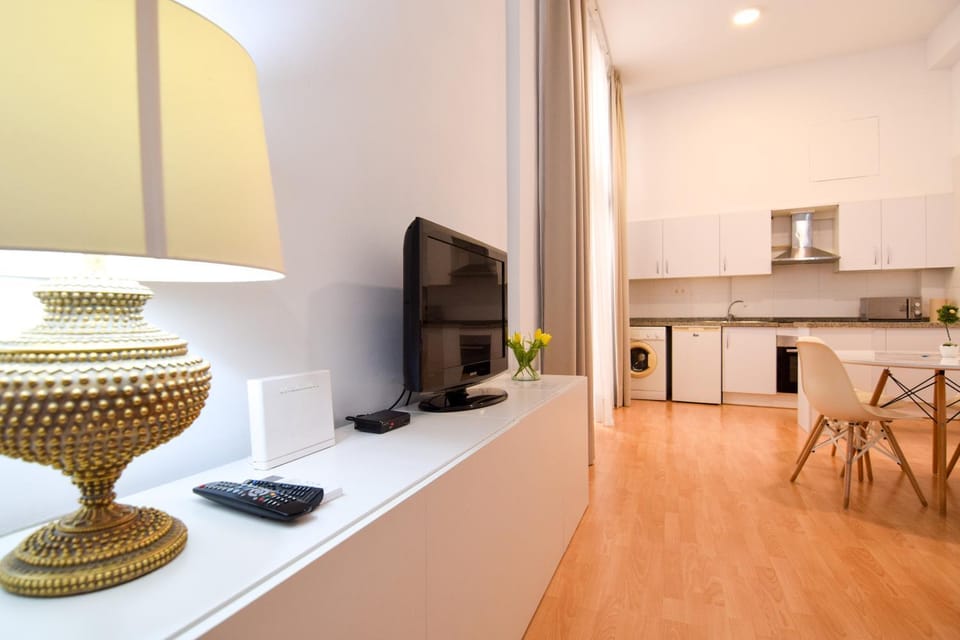 TV and multimedia, Kitchen or kitchenette, Seating area, Dining area