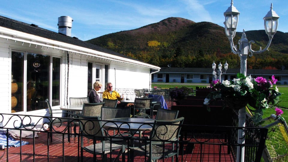Natural landscape, Balcony/Terrace, Dining area, Mountain view