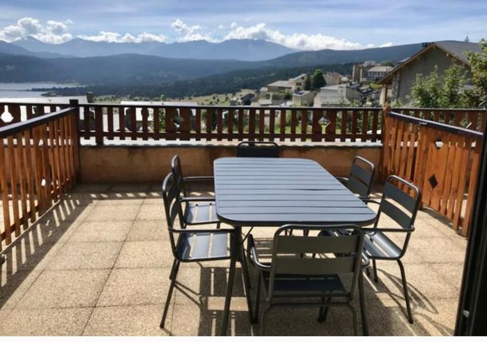 Patio, Natural landscape, View (from property/room), Balcony/Terrace, Dining area, Lake view, Mountain view