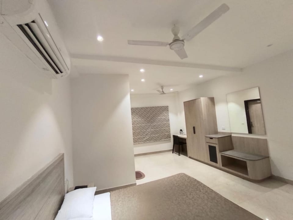 Bed, air conditioner