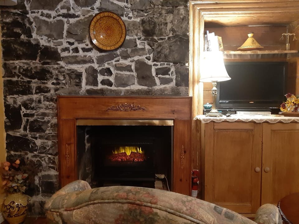 TV and multimedia, Living room, Seating area, Dining area, Bedroom