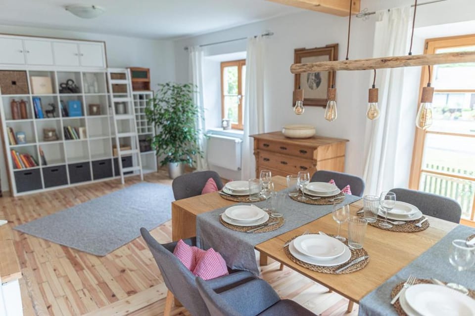 Communal lounge/ TV room, Library, Living room, Photo of the whole room, Seating area, Dining area, On site