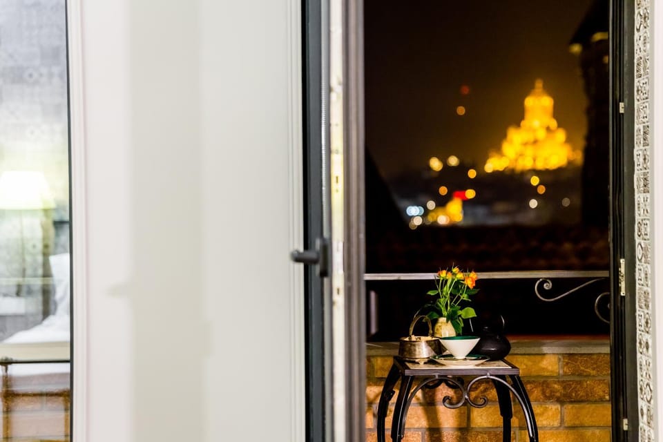 Nearby landmark, Balcony/Terrace, City view