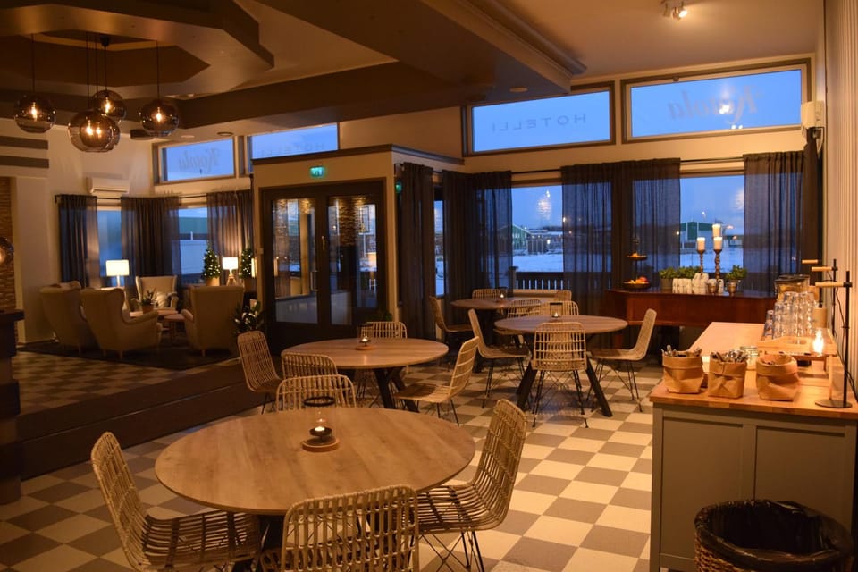 Lounge or bar, Continental breakfast