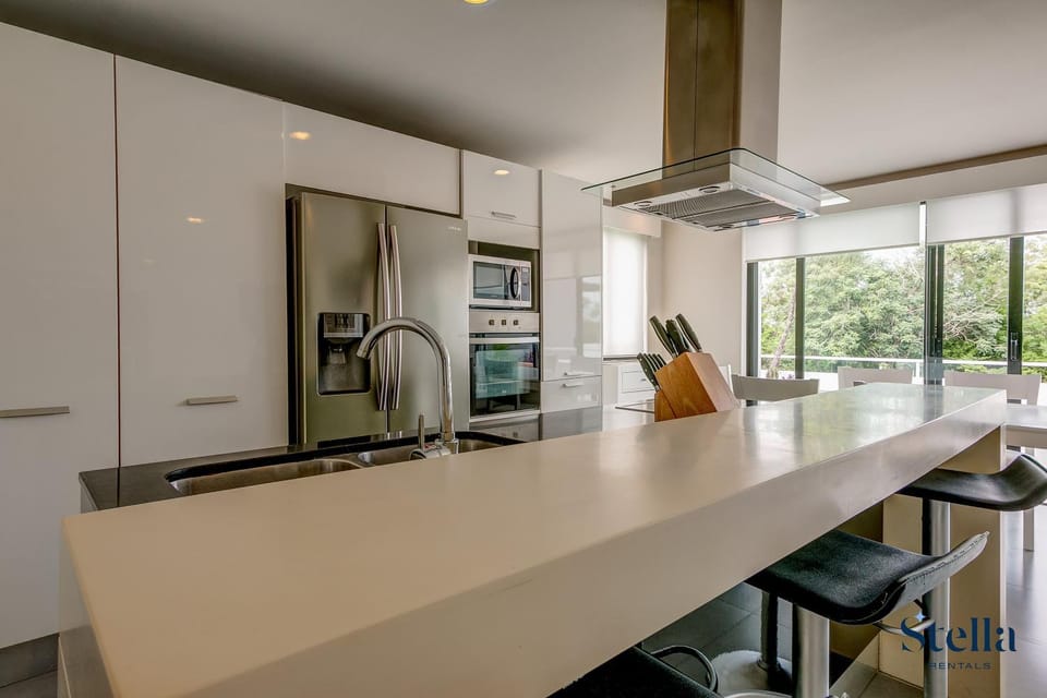 Kitchen or kitchenette, Dining area, dishwasher, minibar, oven, pet friendly, stove